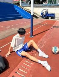 中超欠薪问题严峻，俱乐部准入难，财务困境持续，亟需解决。