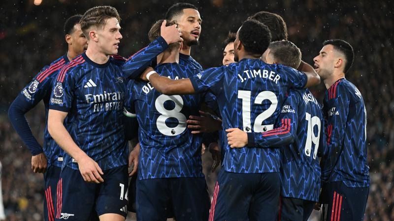 喀麦隆体育部长与足协主席埃托奥决裂，前者指责后者操纵选举